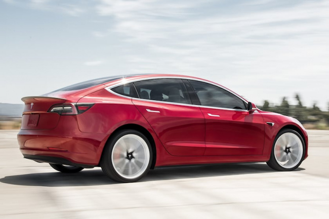tesla-model-3-losing-out-on-7-500-tax-credit-because-its-batteries-are