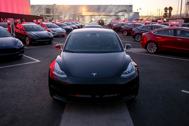 government, tesla model 3 losing out on $7,500 tax credit because its batteries are made in china
