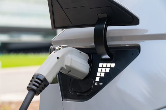 technology, industry news, 7-eleven is building its own electric vehicle charging network