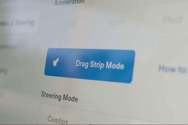video, technology, tesla model s plaid demonstrates how drag strip mode works