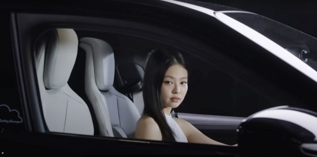 blackpink’s jennie and porsche team up again, this time for charity [photos]
