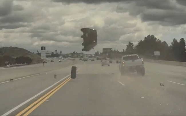 tesla cam catches kia soul being launched airborne in terrifying crash