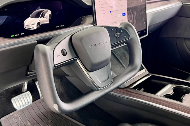 technology, offbeat, tesla sells out of real steering wheels to replace the stupid yoke