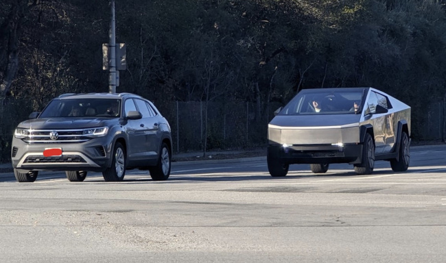 Tesla Cybertruck demonstrates agility, acceleration in new video