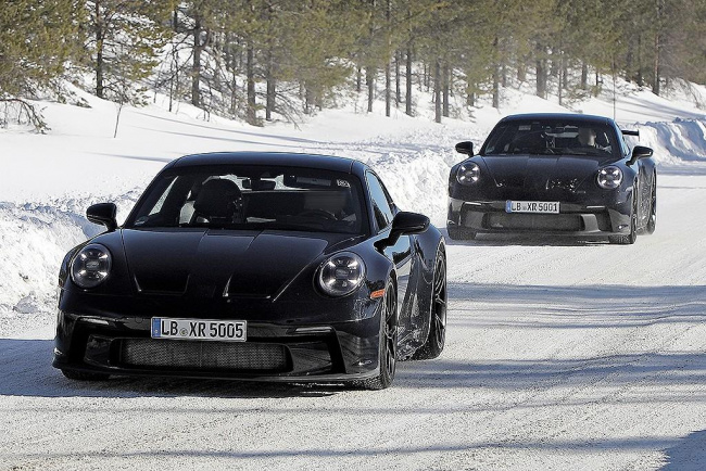 porsche, car news, coupe, performance cars, prestige cars, spy pics, upgraded porsche 911 gt3 trio hits the snow