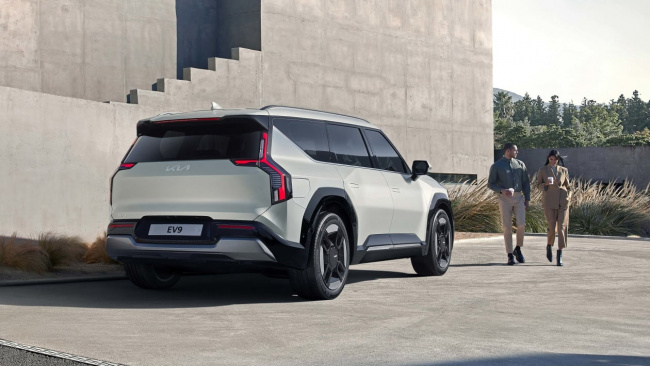 electric cars, 7-seater cars, 2023 kia ev9 suv is an electric range rover rival