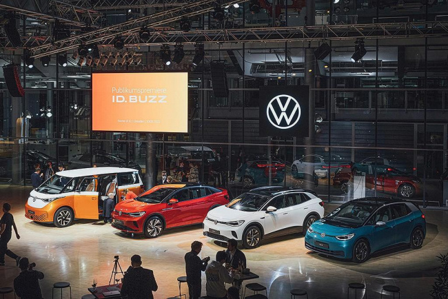volkswagen, id.3, id.4, id.5, id.buzz, car news, electric cars, family cars, five new volkswagen evs here by 2025
