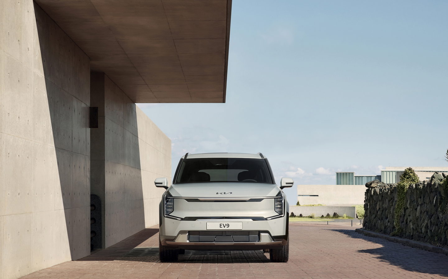 electric cars, seven-seater, suv (large), seven-seat kia ev9 suv gets up to 336 miles of range and ultra-rapid charging