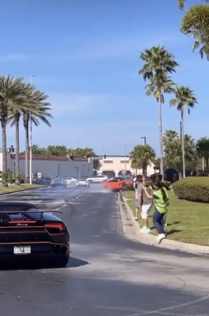 Florida C7 Corvette ZR1 Driver Executes Perfect 180 Spin Into Curb at Cars and Coffee