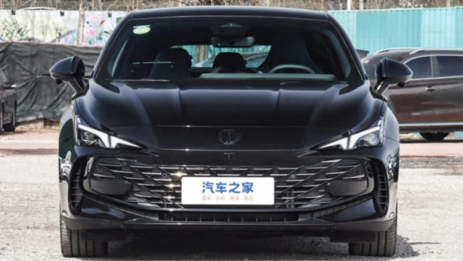 ice, report, mg7 sedan launched in china with 261 hp. starting from 17,400 usd