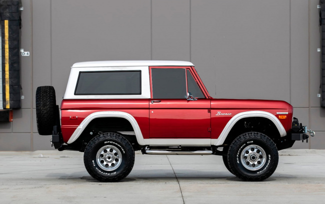 handpicked, off-road, american, news, muscle, newsletter, sports, classic, client, modern classic, europe, features, luxury, trucks, celebrity, exotic, asian, buy this 335-horsepower ford bronco at mecum’s glendale auction this weekend
