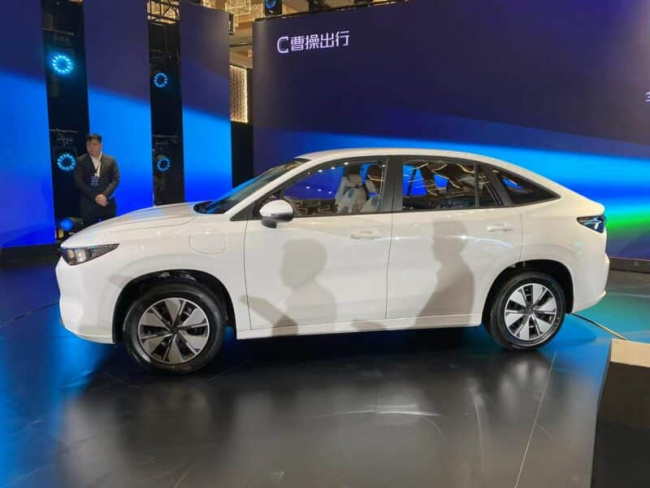 ev, geely launched cao cao 60 ev with swappable batteries and a 415 km range for $17,500