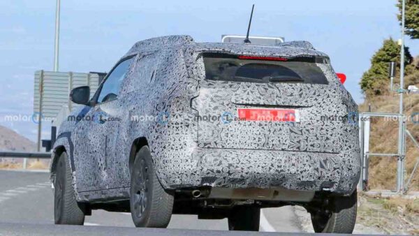 2024 renault duster suv looks bigger – new spy shots give 360 view
