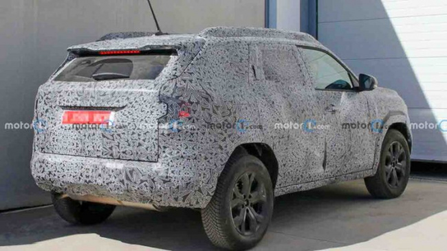 2024 renault duster suv looks bigger – new spy shots give 360 view