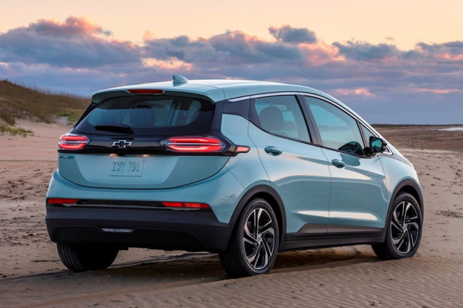 industry news, government, the feds announce more stringent ev tax credit rules