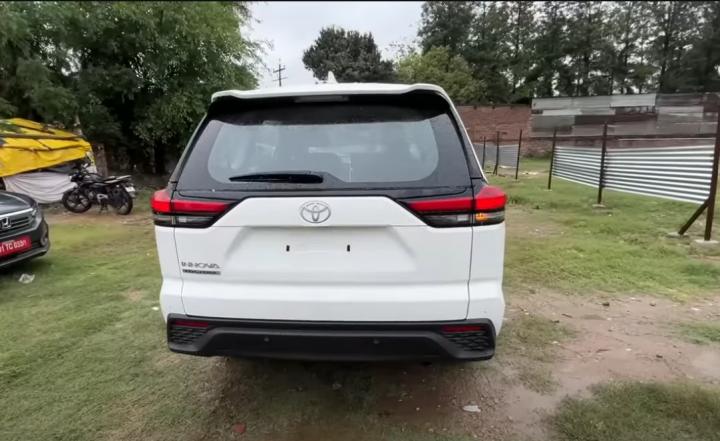 Here's how the Toyota Innova Hycross base variant looks like, Indian, Toyota, Scoops & Rumours, Toyota Innova Hycross, Innova Hycross, Innova