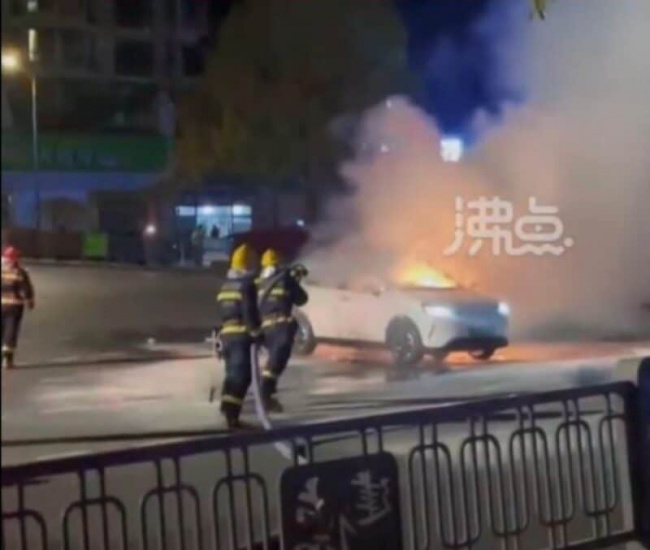 ev, neta electric vehicle caught on fire while driving, not the first time in china