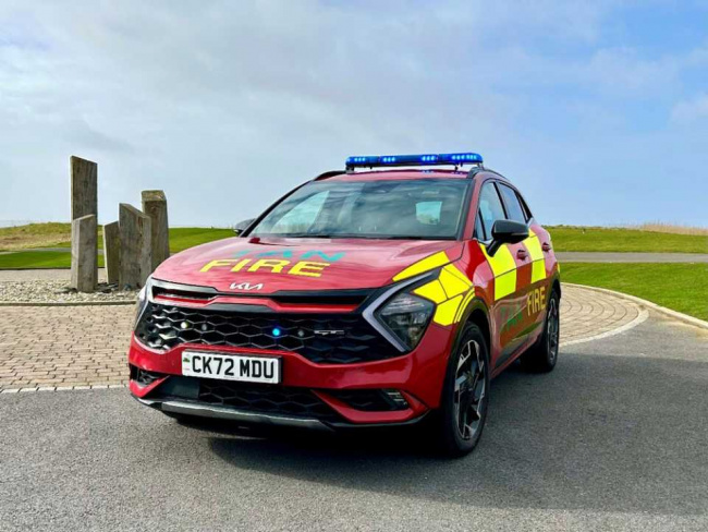 emergency vehicles, hydrogen, commercial, ev charging, mid and west wales fire service trials kia sportage phevs