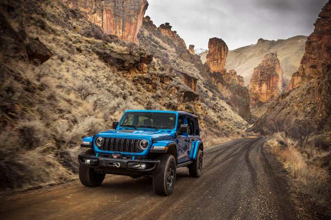 the 2024 jeep wrangler finally offers a six-speed manual with the turbo four-cylinder engine