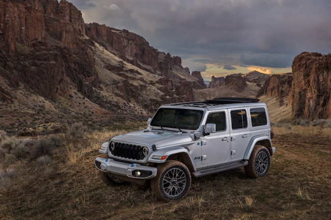 trucks, reveal, off-road, 2024 jeep wrangler facelift arrives with 2 new models and more standard equipment