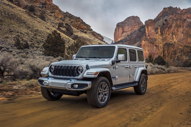 2024 jeep wrangler first look review: the screen-age off-roader