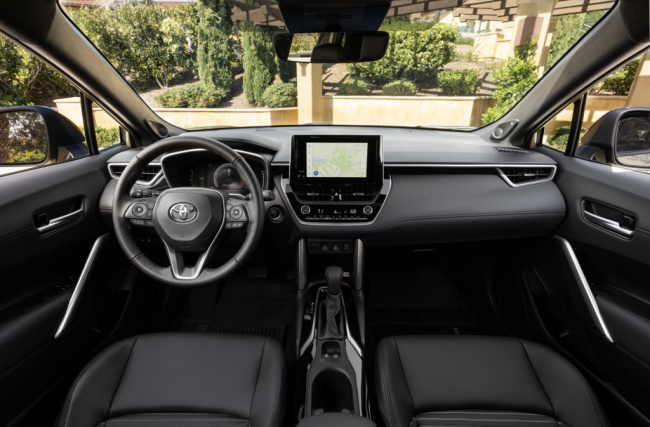 Review: 2023 Toyota Corolla Cross Hybrid prioritizes low price, high mpg