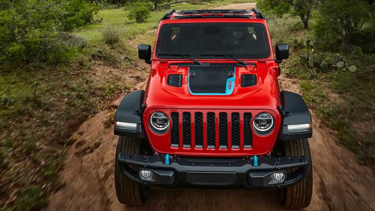 jeep wrangler outsells ford bronco in q1 2023, but not by much