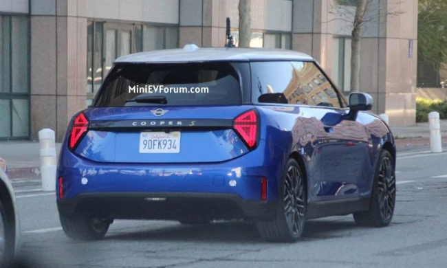 , next-gen all-electric mini cooper se spied undisguised ahead of debut