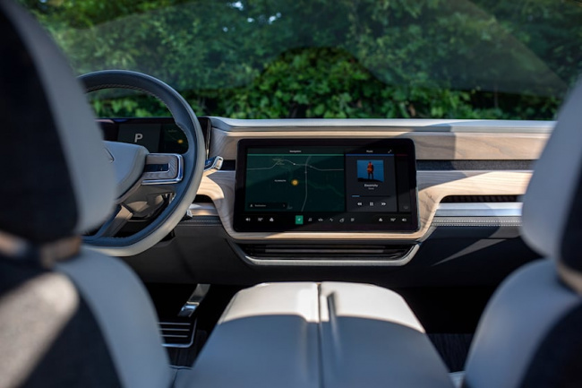 video, technology, rivian ceo tries to defend lack of apple carplay