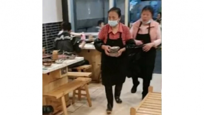 bentley owner washes utensils at restaurant as she feels bored at home