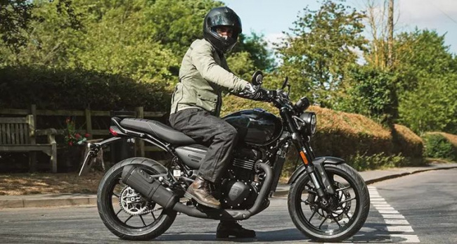 , bajaj takes over triumph motorcycles india's sales operation; new models coming in 2023