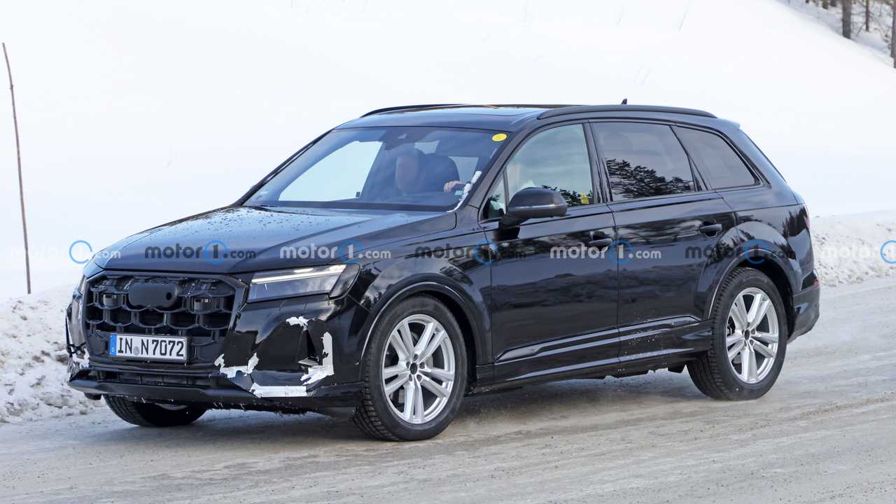 audi q7 spied preparing for its second refresh this generation