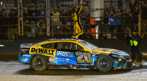 Drivers With Dirt Backgrounds Thrive In Bristol Dirt Race