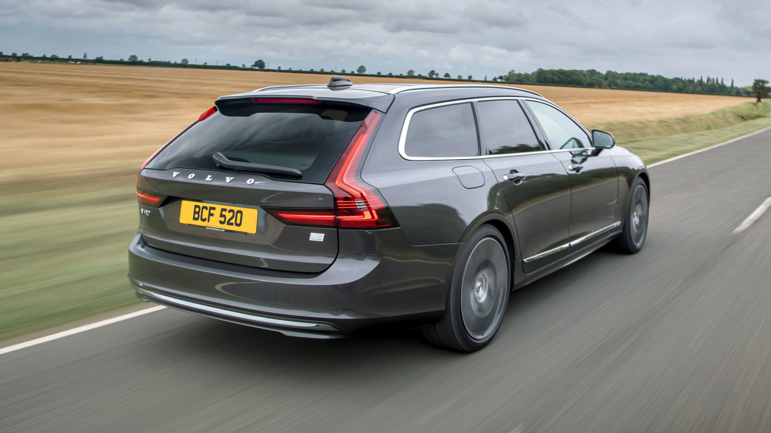 volvo v90 recharge t6 ultimate review: a £70k plug-in hybrid estate