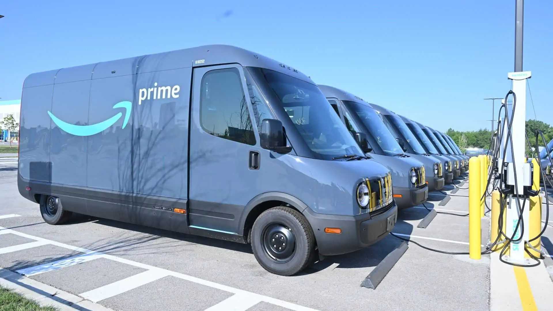 see what it’s like delivering packages in the rivian-made amazon van at night