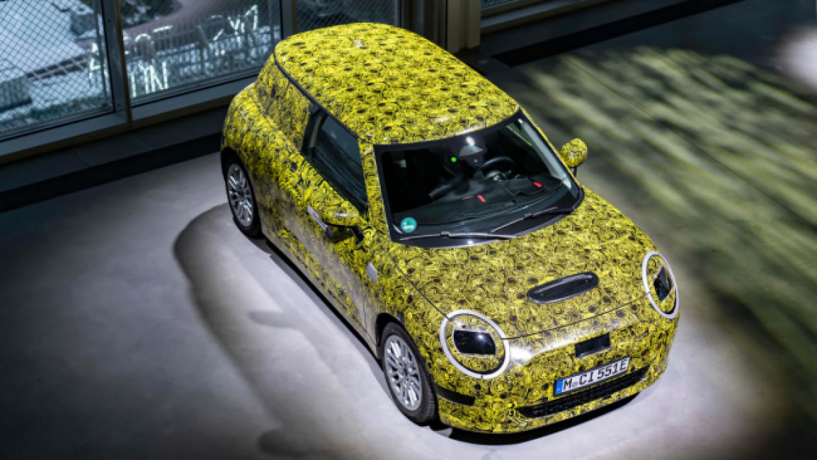 MINI Cooper camouflaged - above