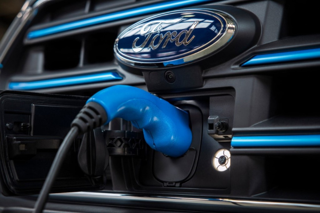 autos ford, ford to build next-gen evs in canada