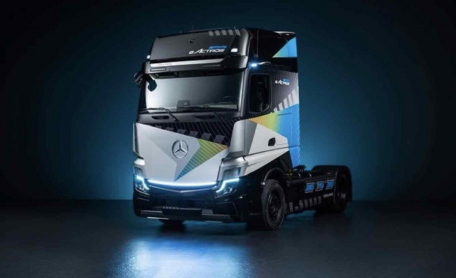 mercedes to deliver 100 long haul electric trucks to german logistics giant