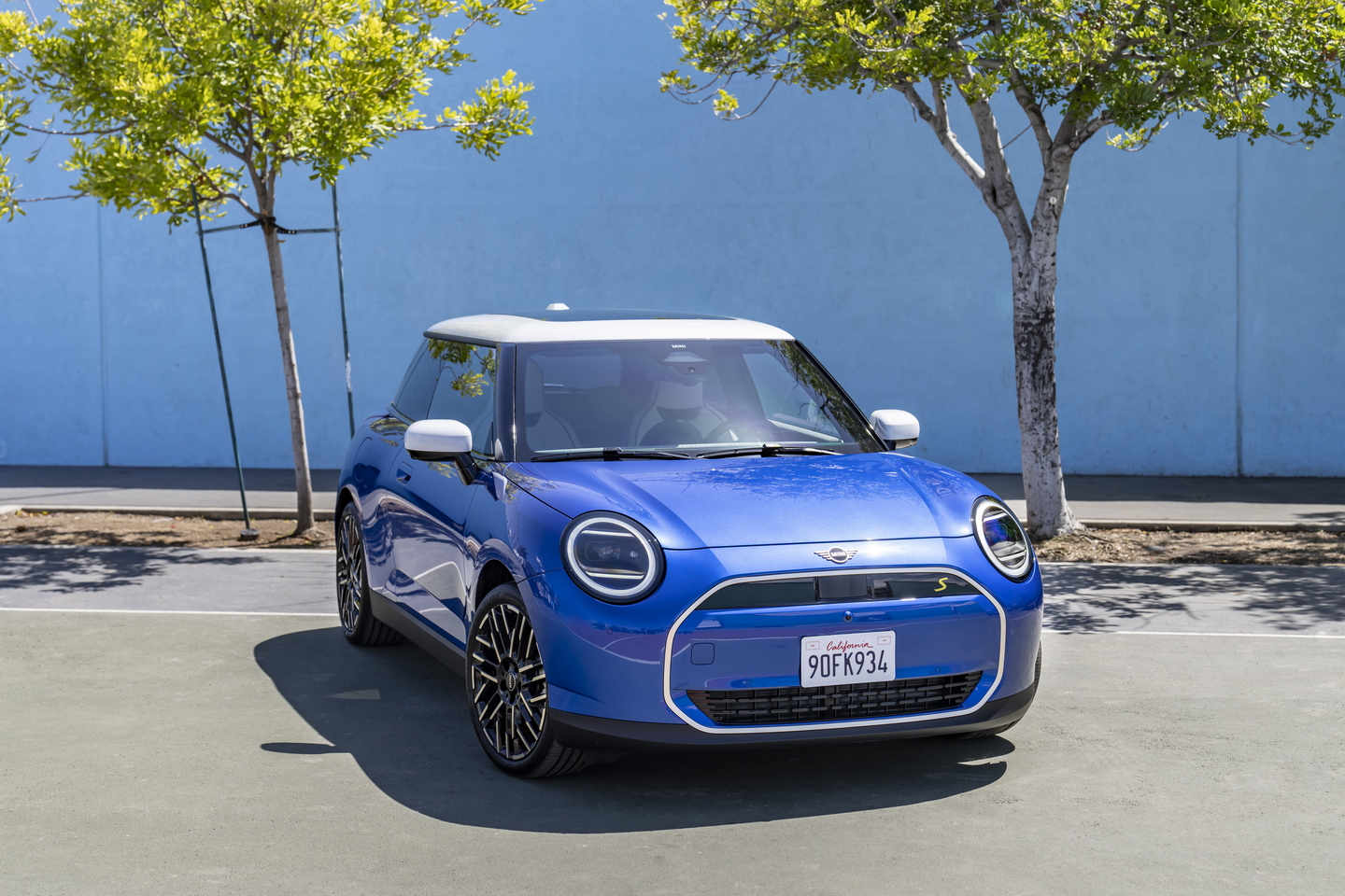 city cars, electric cars, hatch, mini, mini cooper, spyshot, superminis, all-new electric mini spied during los angeles photoshoot