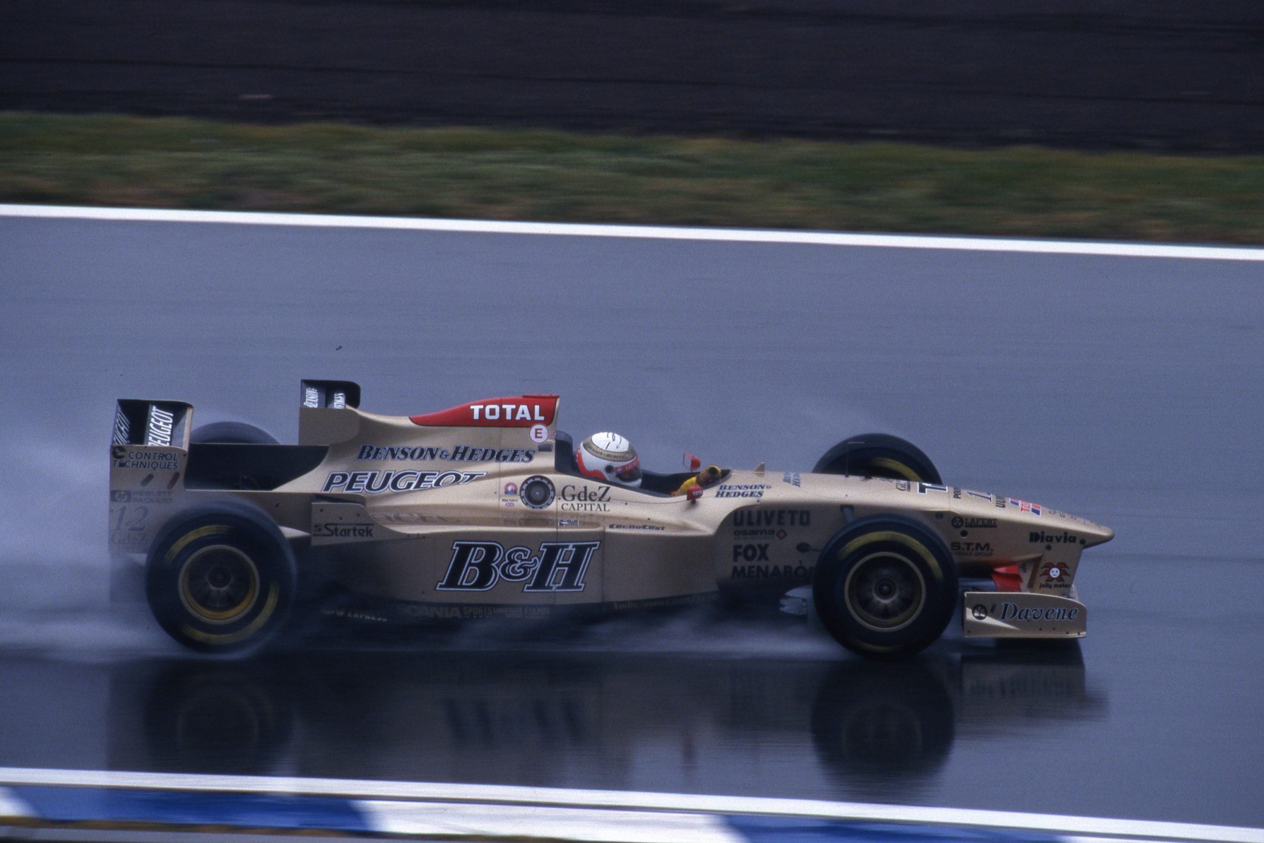 bad timing: f1 drivers who left before a big leap forward