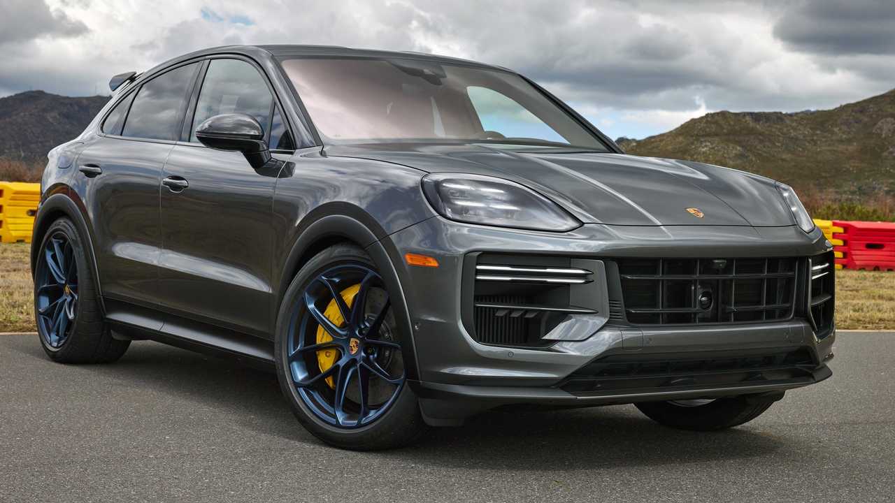 2024 porsche cayenne revealed: overhauled cabin, more power, and 650-hp turbo gt