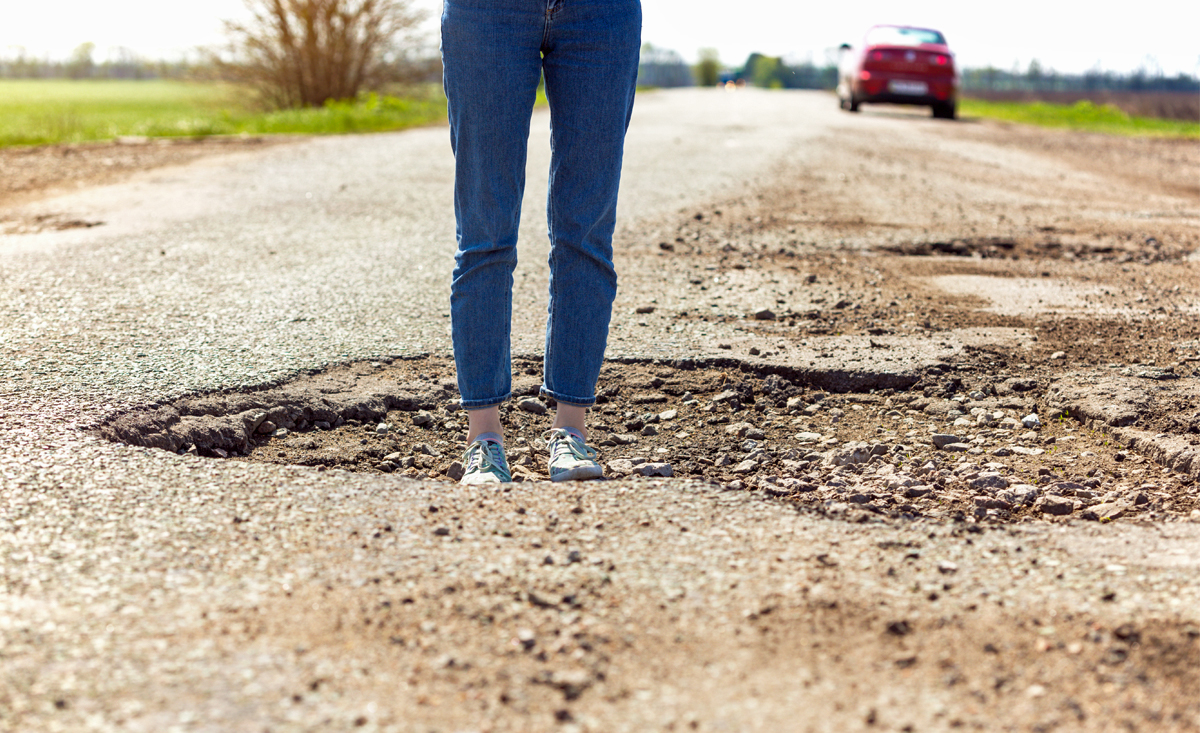 johannesburg, johannesburg roads agency, potholes, sanral, fed-up south africans are fixing potholes themselves – breaking the law in the process