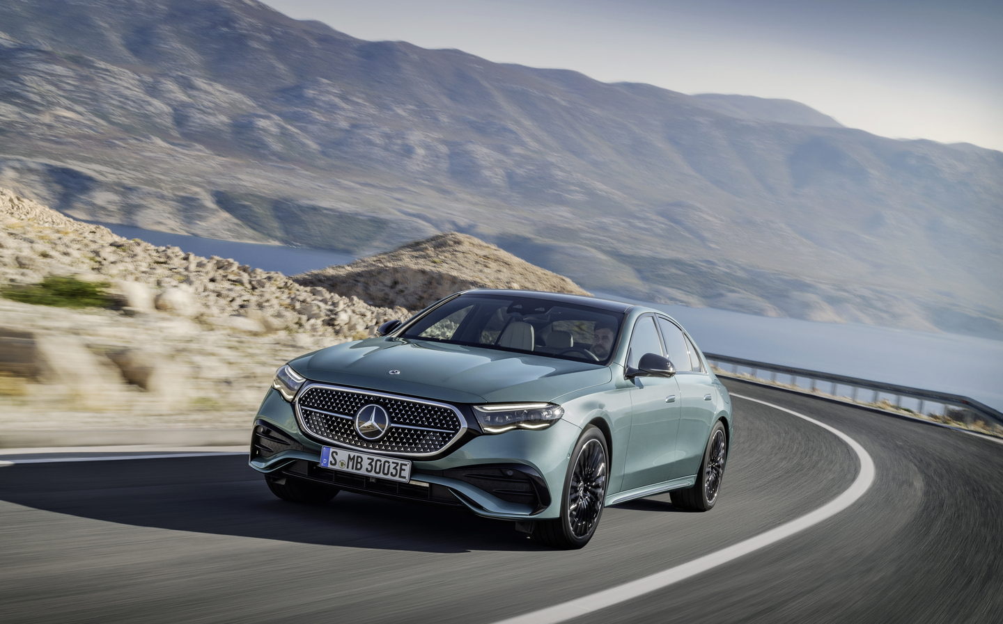 e-class, mercedes-benz, plug-in hybrids, new mercedes e-class revealed ahead with hybrid power, smoother body and high-tech cabin