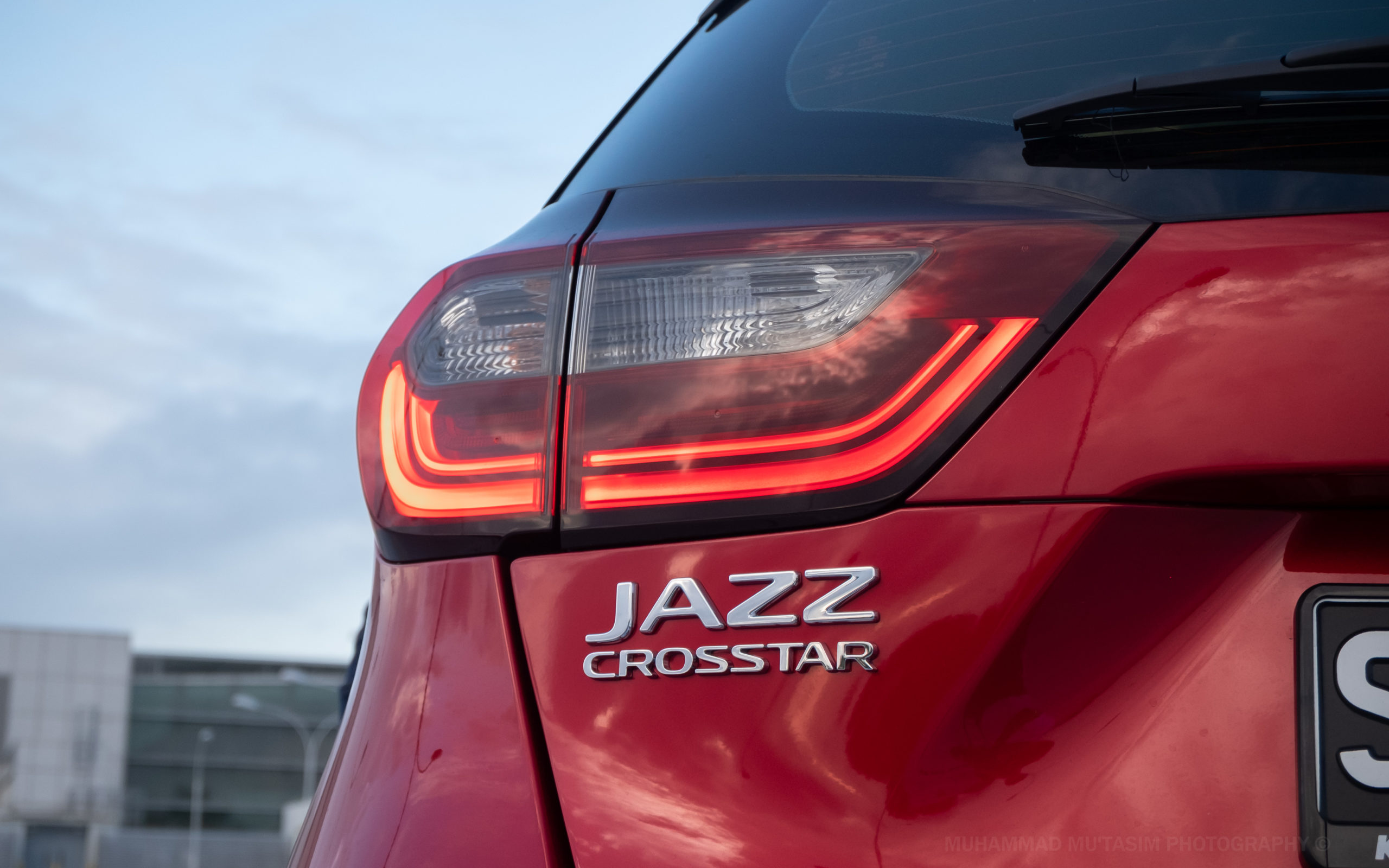 mreview: honda jazz crosstar e:hev - jazzing it up with fitter looks