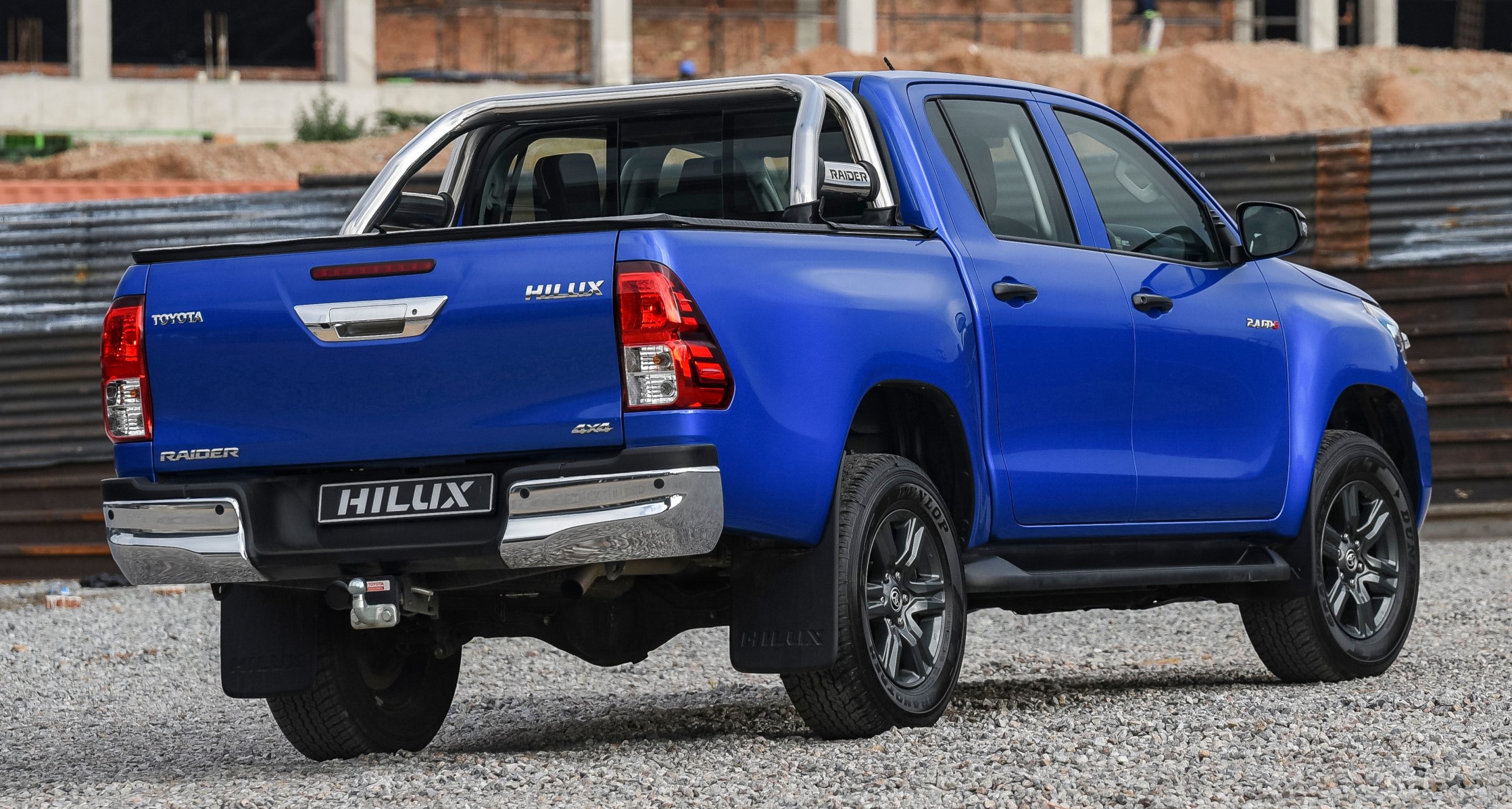 toyota, toyota hilux, toyota hilux raider, mid-range toyota hilux raider – what you get for r585,000