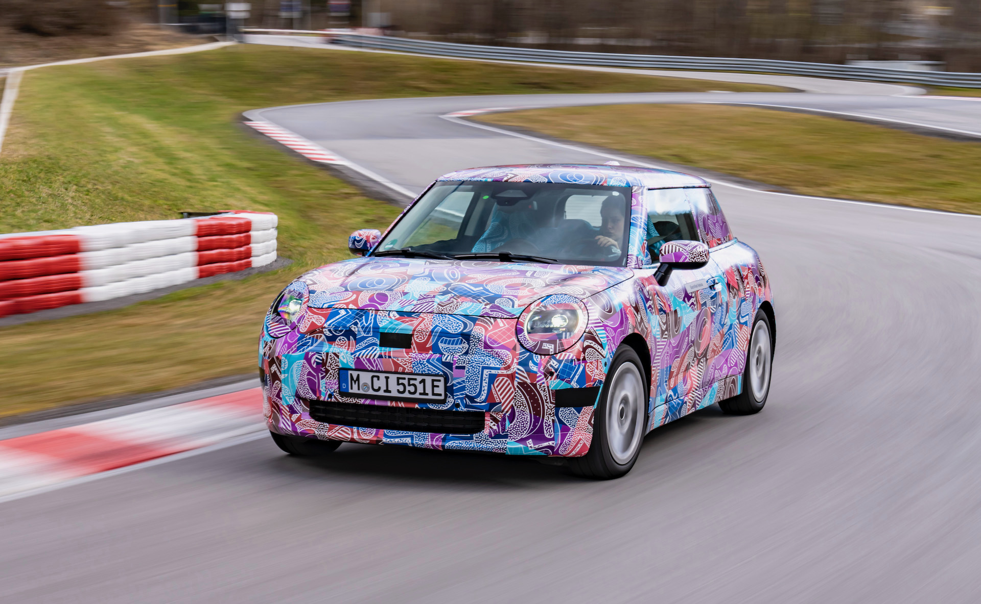 2024 mini cooper electric previewed, se jumps up to 160kw