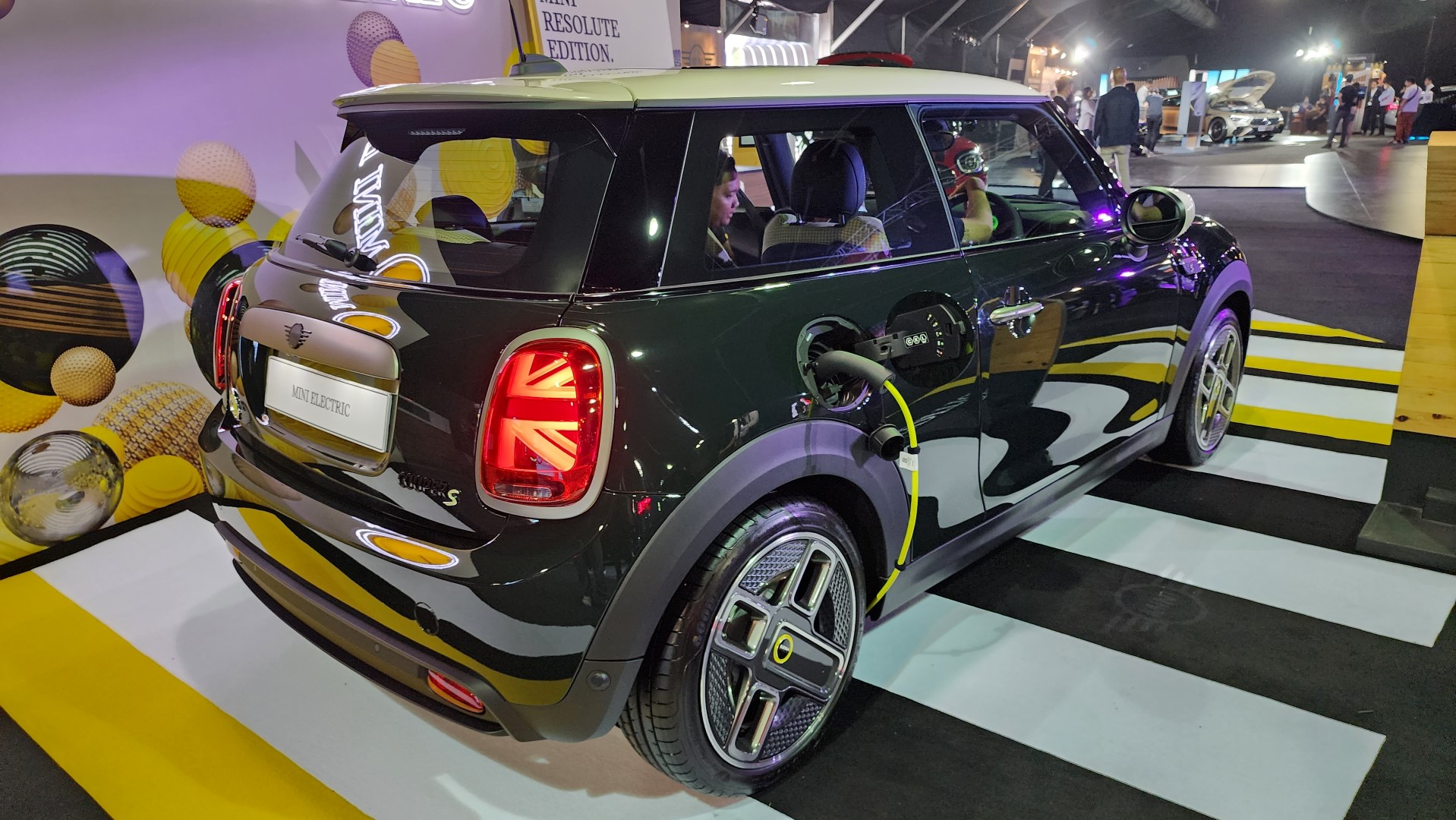 MINI Electric Resolute Edition gets two new colours – RM206k