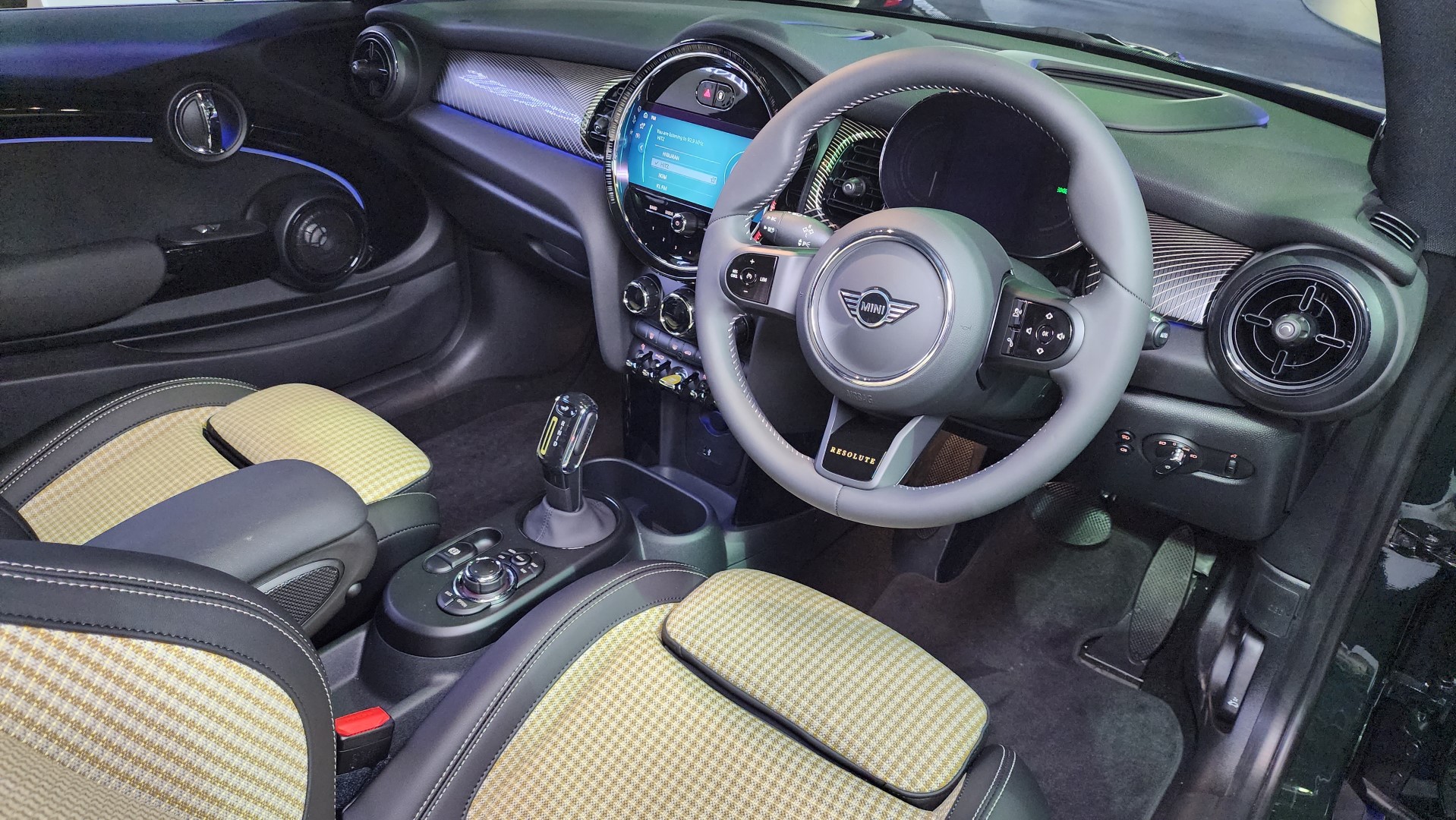 MINI Electric Resolute Edition gets two new colours – RM206k