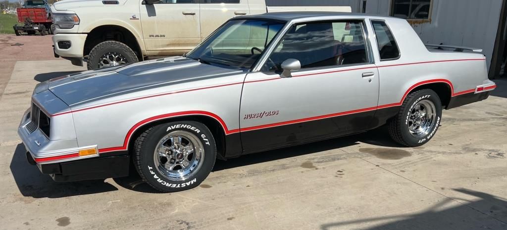 handpicked, classic, american, news, highlights, newsletter, muscle, sports, client, modern classic, europe, features, luxury, trucks, celebrity, off-road, german, italian, pick up this awesome hurst olds at classic car auctions sioux falls sale