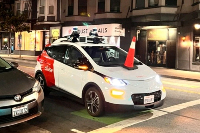 technology, feds rallying for more self-driving cars while public fight back with street cones